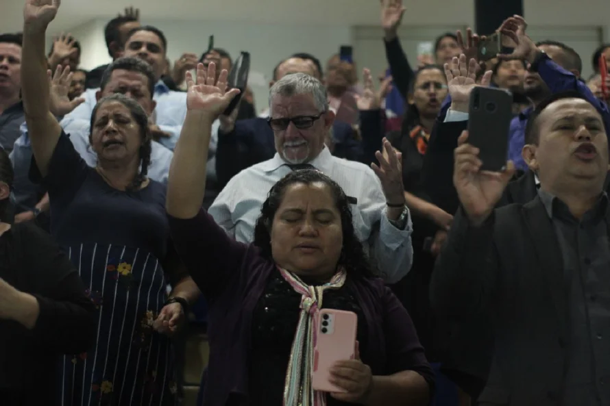 El 78 % de los salvadoreños es creyente y el 47 % se considera evangélico
