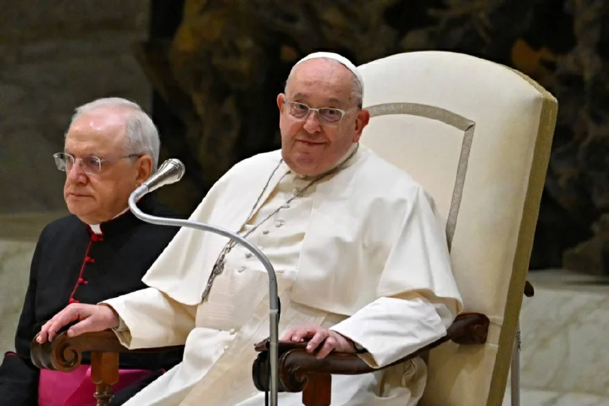 El papa llama a "superar" la "mentalidad machista" dentro de la Iglesia