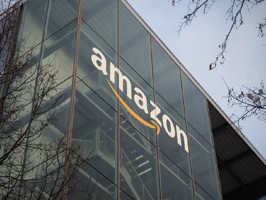 Amazon cerrará depósitos en Canadá y suprimirá casi 2,000 empleos