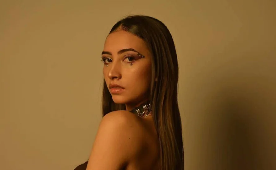 Modelo salvadoreña recuerda a su abuelo Mauricio Funes desde Argentina