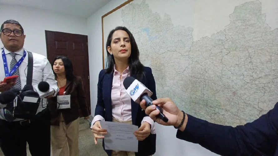 Claudia Ortiz no logra votos para rendición de cuentas sobre escuelas