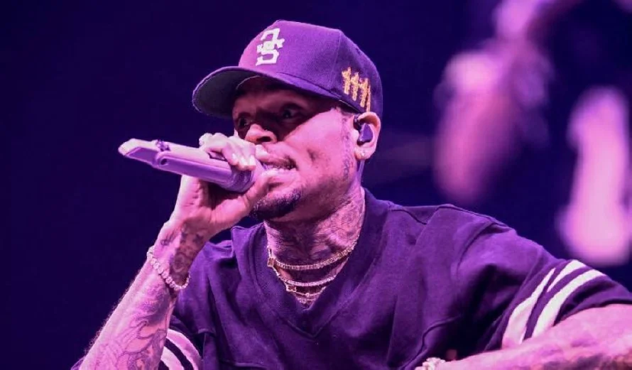Chris Brown demanda por $500 millones a Warner Bros por documental de Max