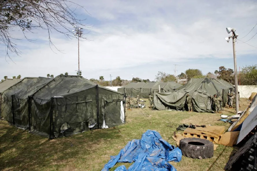 Militares mexicanos construyen albergues para recibir a deportados desde EEUU