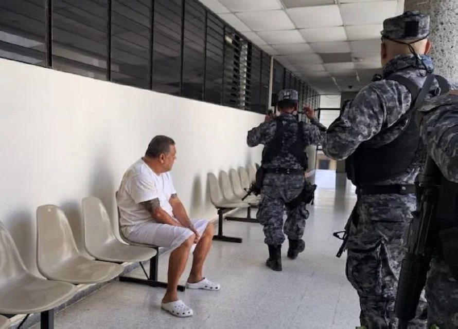 Seguirá en detención provisional hombre capturado con 75 porciones de droga y más de $2,600 en efectivo