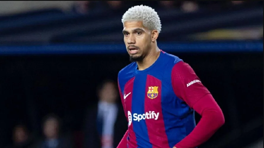 Ronald Araujo renueva con el FC Barcelona hasta 2031