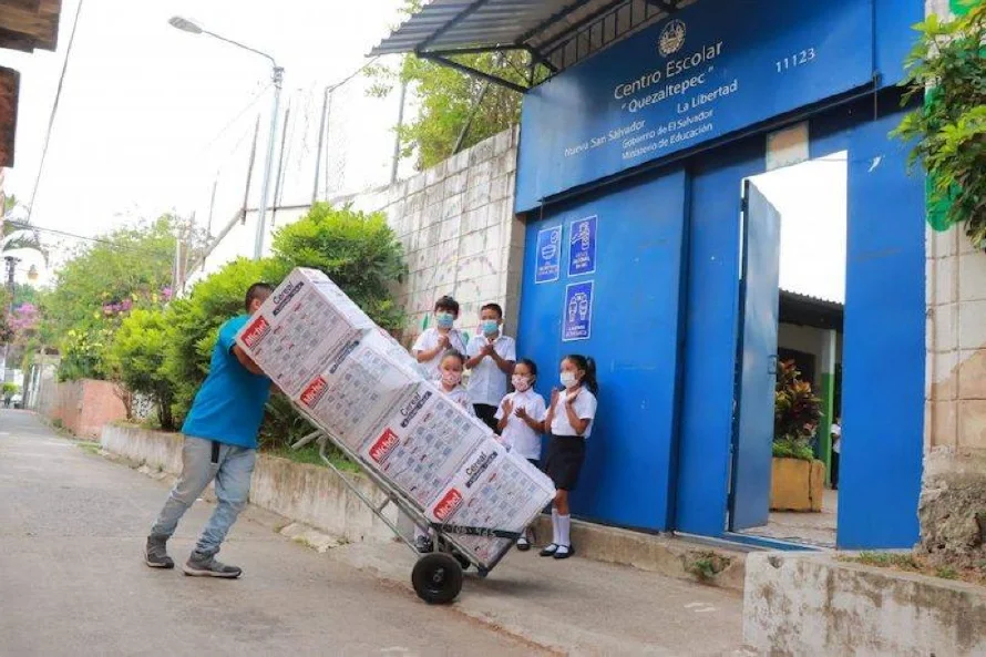 Gobierno gestiona compra de $11.9 millones de leche, cereal y granos para alimentación escolar