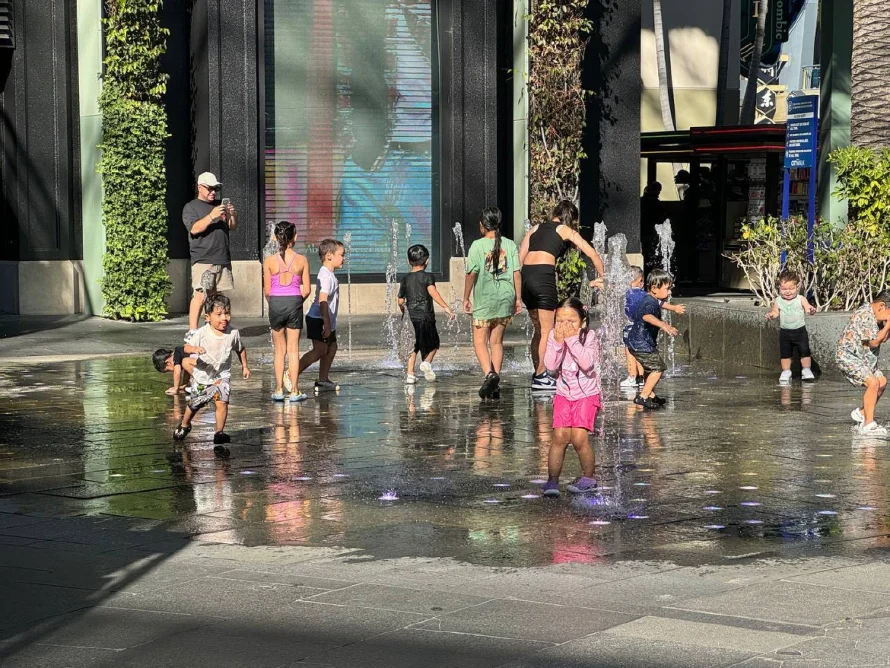 Uno de cada 7 estudiantes en el mundo, afectado por el clima extremo en 2024, alerta Unicef