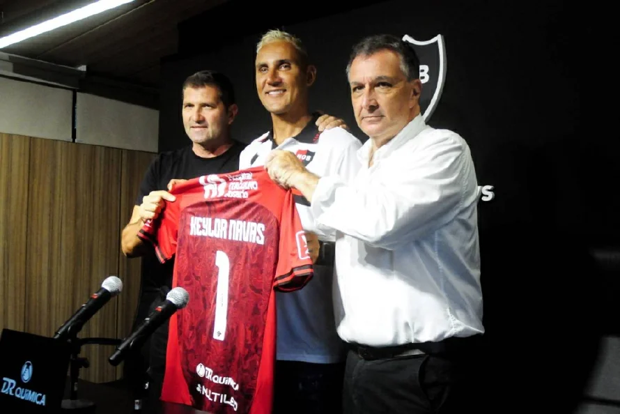 Keylor Navas firma por dos años con Newell's en Argentina