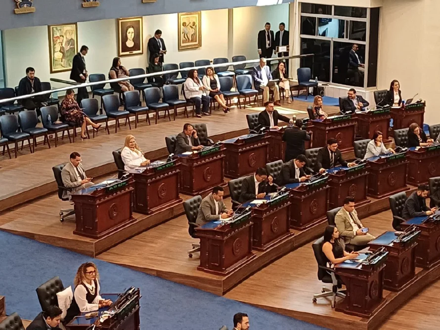 Más de un centenar de expedientes pendientes de estudio en comisiones legislativas