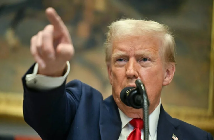 Trump anuncia sanciones contra Colombia por haber rechazado vuelos militares con migrantes deportados