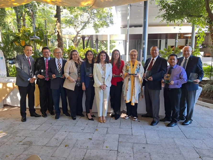 FUSATE reconoció a 10 salvadoreños destacados en el mes del adulto mayor