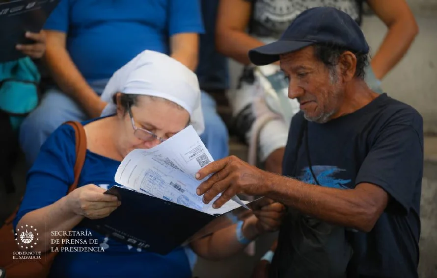 Gobierno entrega más de 300 escrituras de propiedad a los afectados por Argoz
