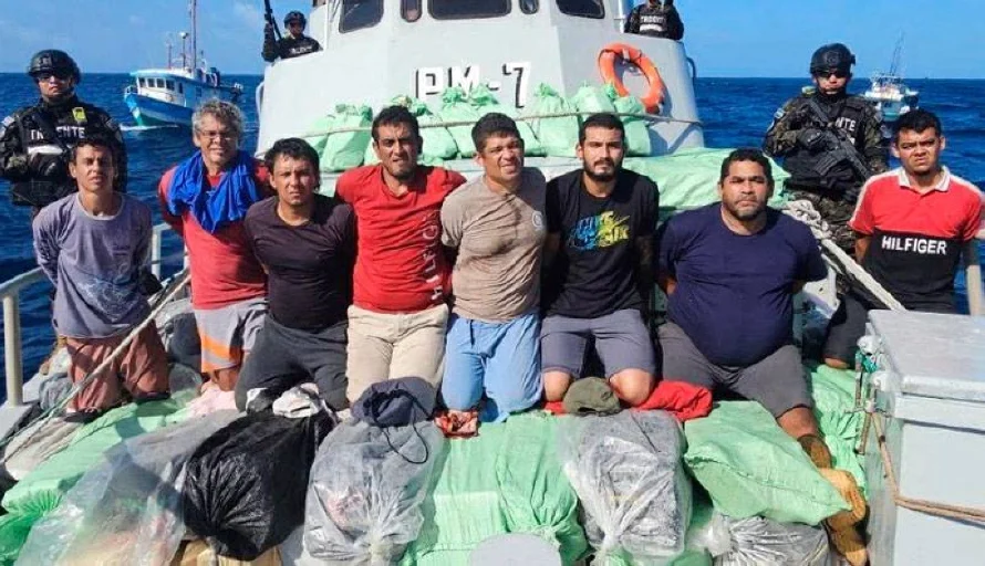 Marina incauta 1.5 toneladas de cocaína en altamar valorada en $39 millones