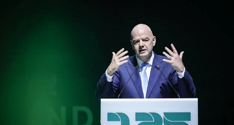 Gianni Infantino, presidente de la FIFA, felicita a Once Deportivo por ser campeón del Apertura 2024