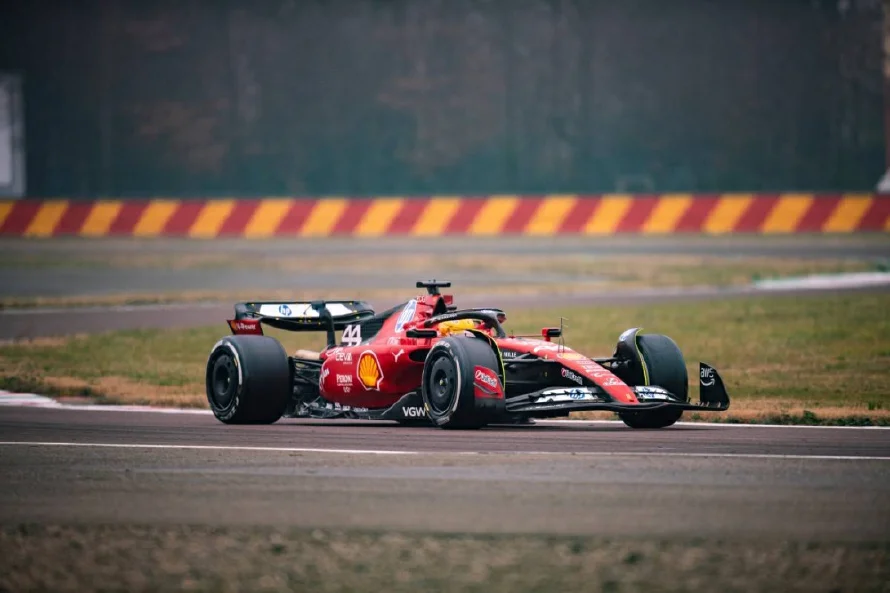 Hamilton sufre un accidente en un entrenamiento en Montmeló