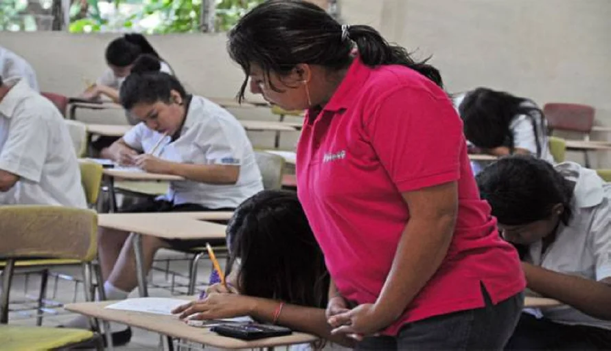 Aplazan un año la contratación de docentes interinos por Ley de Salarios