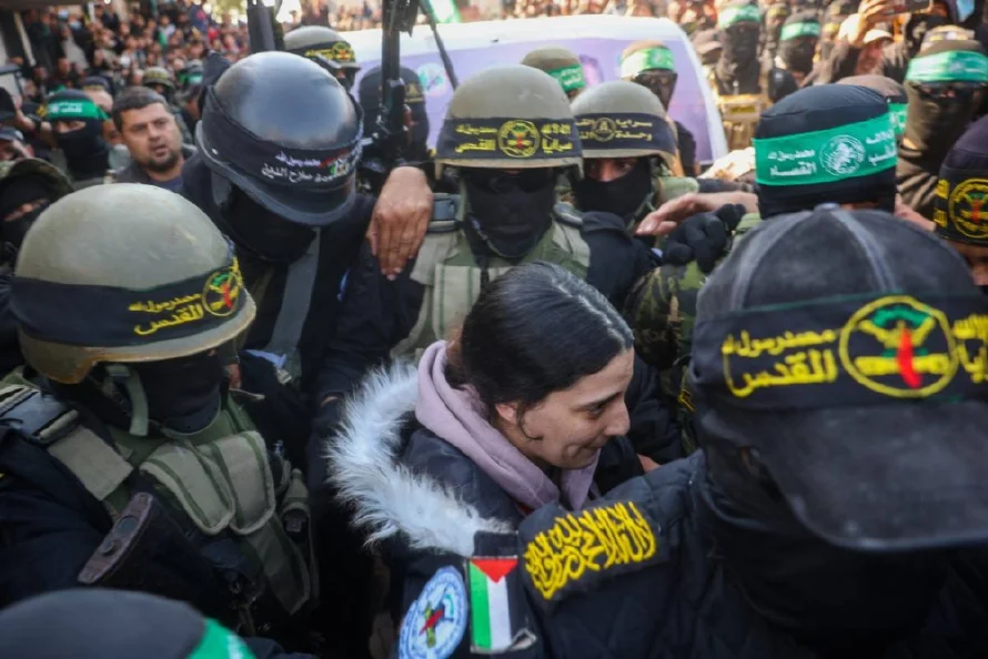 Israel y Hamás inician el tercer canje de rehenes y presos en la tregua de Gaza