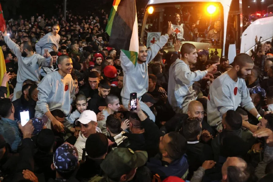 Ocho rehenes isralíes liberados en Gaza a cambio de 110 presos palestinos