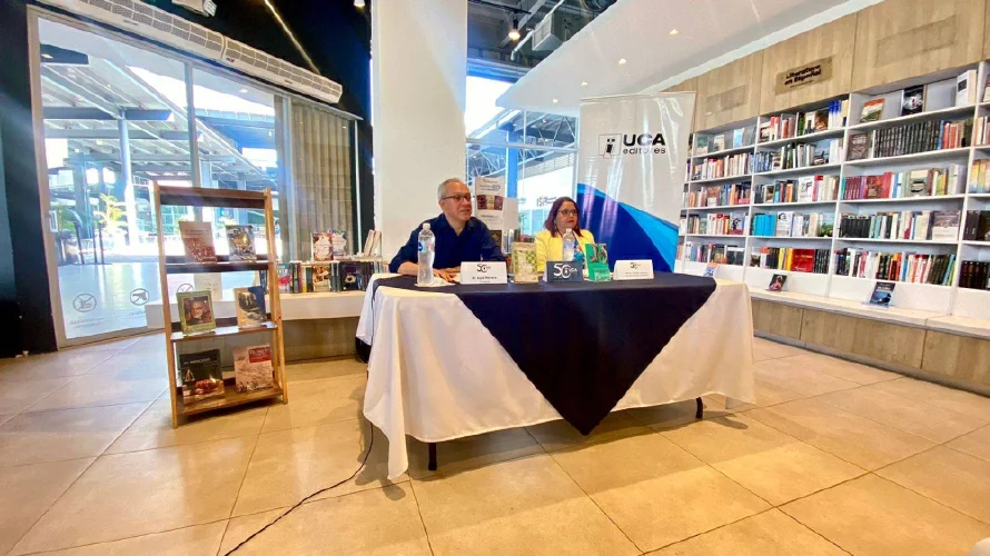 UCA Editores convoca a certamen del Premio Nacional "Italo López Vallecillos"