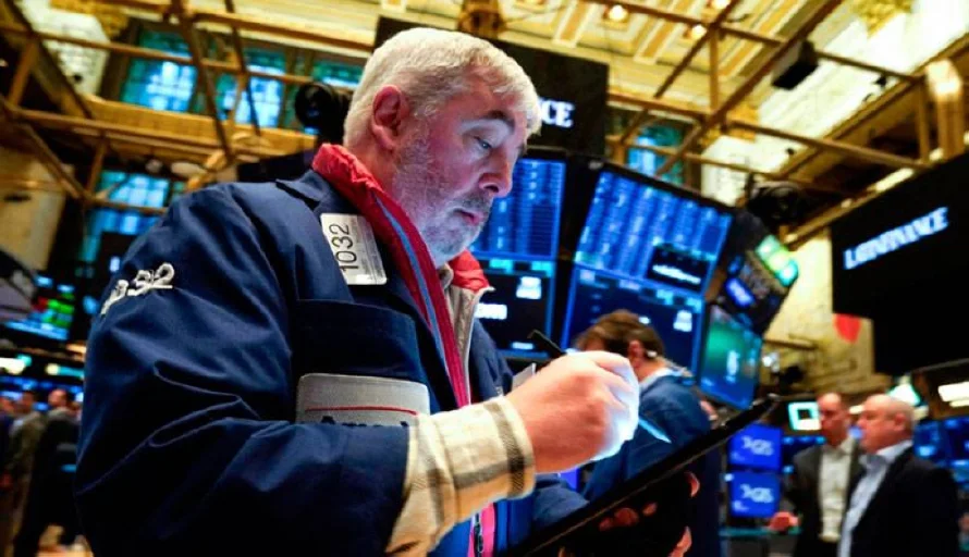 Wall Street termina a la baja lastrada por aranceles anunciados por Trump