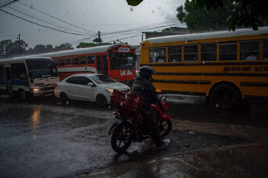 Lluvias y tormentas se prevén este martes por influencia de vaguadas
