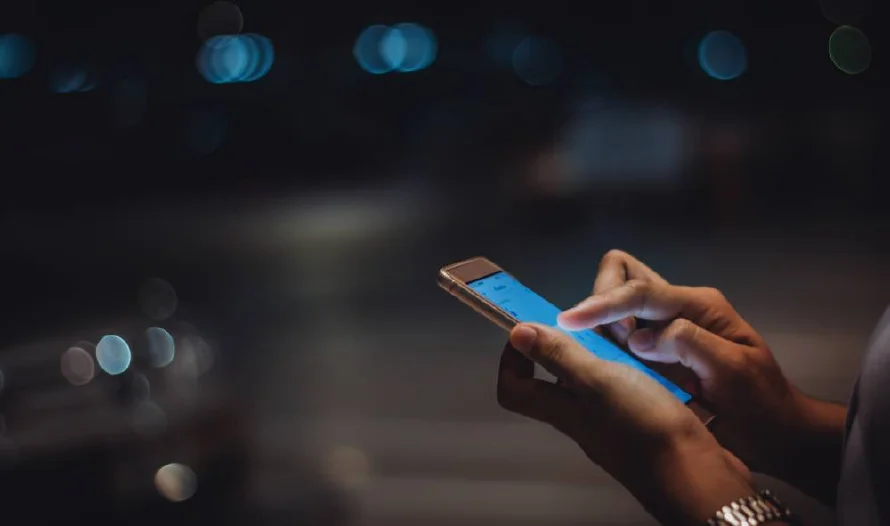 Irán desbloquea WhatsApp, pero persisten otras restricciones