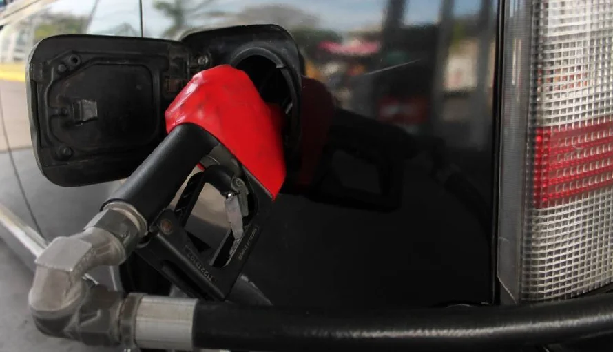 Los salvadoreños consumieron más de 488 millones de galones de combustibles en 2024