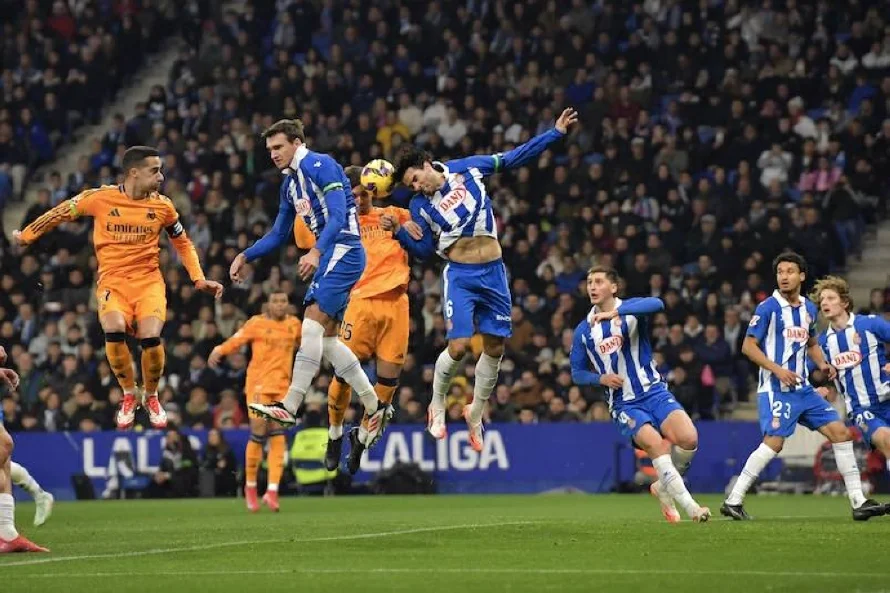 El Real Madrid cae ante el Espanyol y el Atlético amenaza su liderato