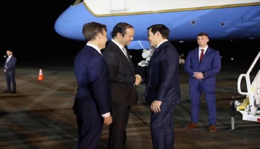 Rubio llega a Panamá entre amenazas de recuperar el canal