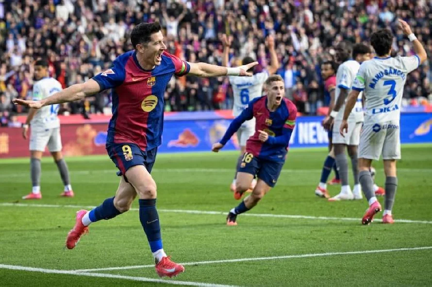 Barcelona gana por la mínima al Alavés y se coloca a cuatro puntos del Real Madrid