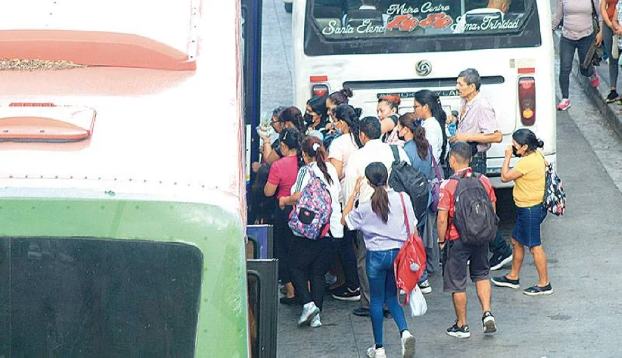 El 13.2 % de los salvadoreños se desplaza a otro departamento para trabajar según Censo 2024