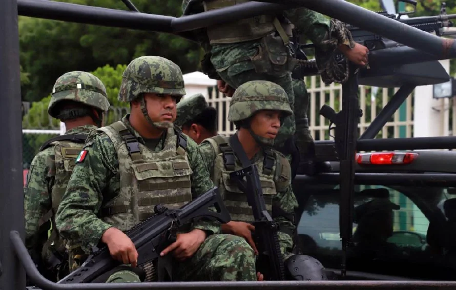 México inicia despliegue de 10,000 militares en frontera con EEUU