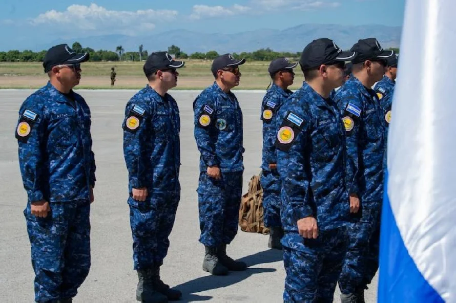 Arriba contingente de 70 militares salvadoreños a Haití