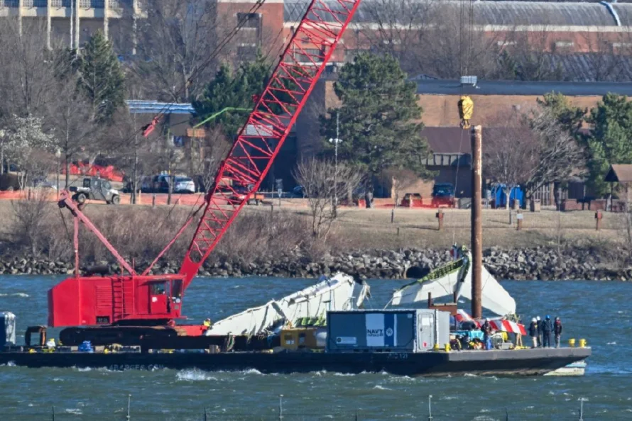 Rescatistas hallan los cuerpos de todas las víctimas de accidente aéreo en Washington