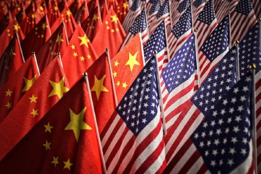 El petróleo baja afectado por las tensiones comerciales entre EEUU y China