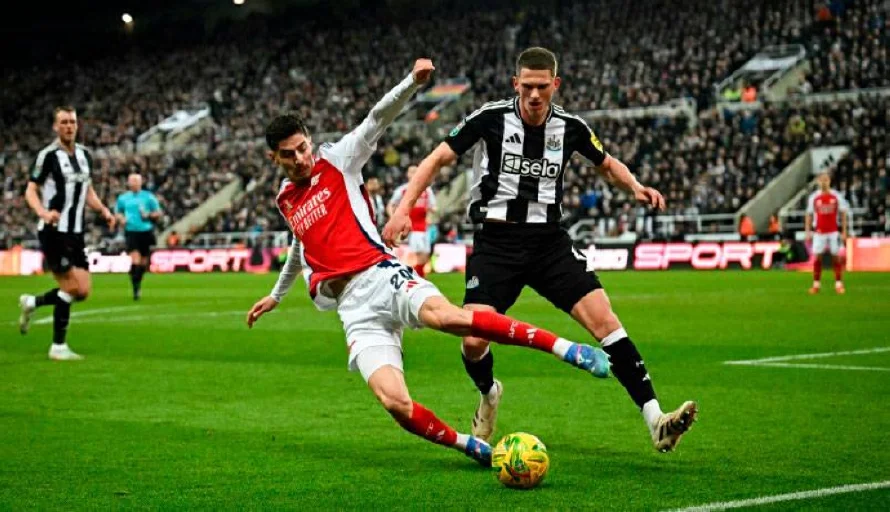 Newcastle a la final de Copa de la Liga tras eliminar al Arsenal
