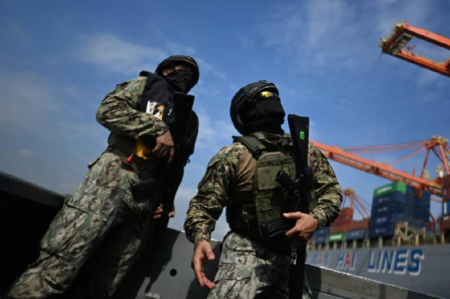 Militares refuerzan operativos en puertos de Ecuador por elecciones