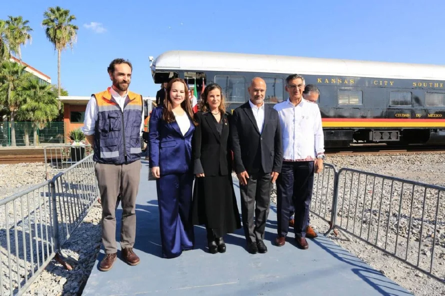 Autoridades mexicanas y empresarios inauguran puente ferroviario en frontera con EEUU
