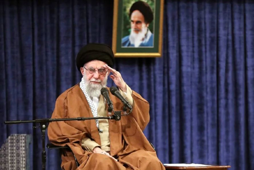 Líder supremo de Irán pide a su gobierno rechazar cualquier negociación con EEUU
