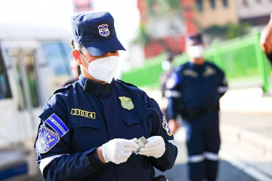 Agentes de la PNC retomarán la seguridad del ISSS por $6.56 millones anuales