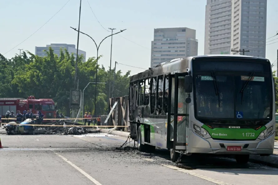 Una avioneta cae en plena avenida de Sao Paulo y deja dos muertos