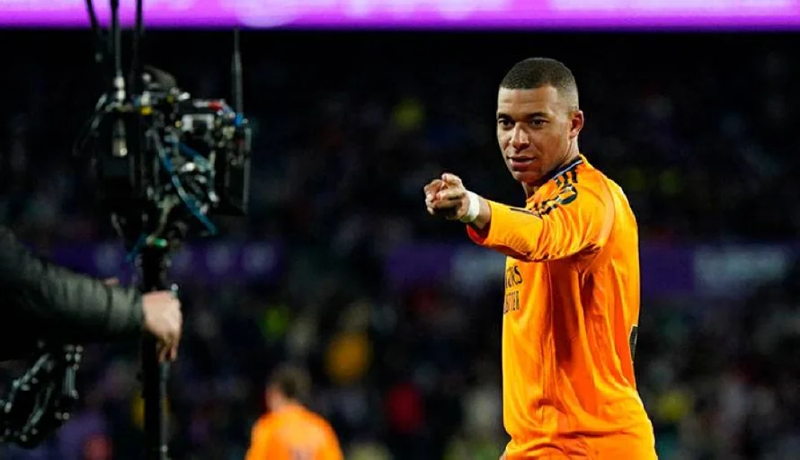 Kylian Mbappé y Julián Álvarez, el derbi de las estrellas