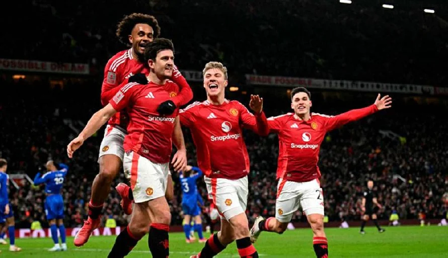 El Manchester United remonta "in extremis" al Leicester para acceder a los octavos de final en la FA Cup