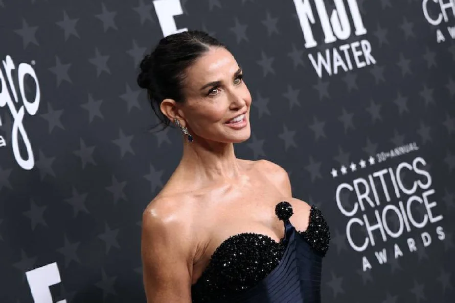 Demi Moore gana en premio de la crítica, con su rival Gascón ausente