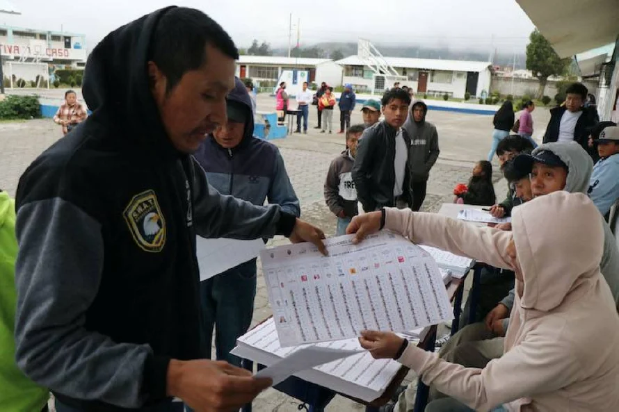 Los ecuatorianos eligen hoy presidente agobiados por la violencia