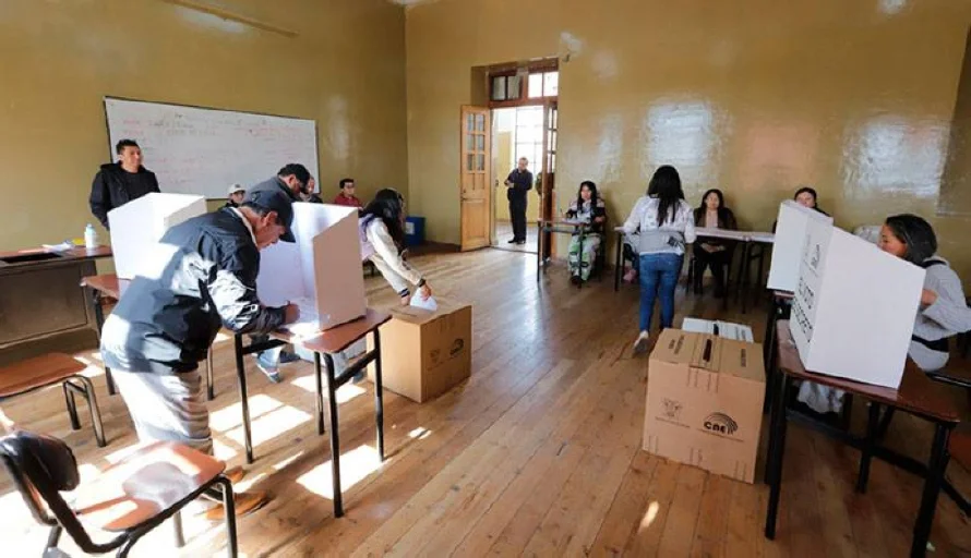 Terminan las votaciones y empieza el escrutinio para elegir presidente en Ecuador