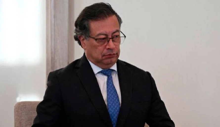 Presidente de Colombia pide renuncia de todo su gabinete en medio de crisis de gobierno
