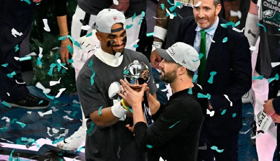 Los Philadelphia Eagles aplastan a los Chiefs y conquistan el Super Bowl LXI