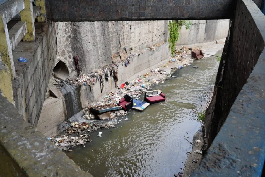 Comuna hace jornada de limpieza en el arenal de Montserrat