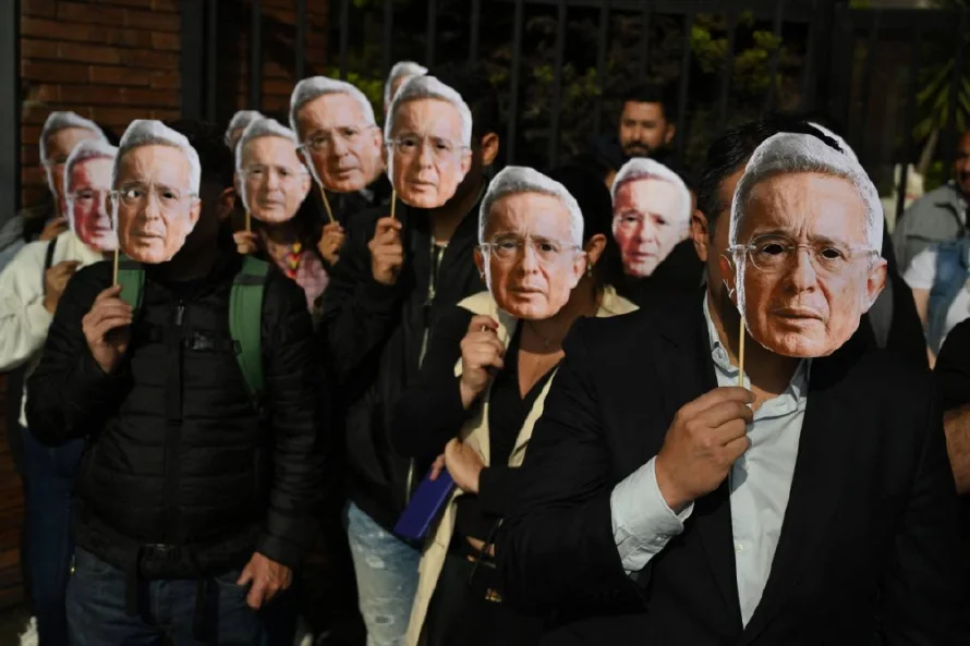 Expresidente Uribe se presenta ante jueza de Colombia en inédito proceso penal